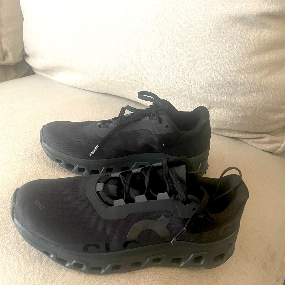 ON Cloud running shoes, great condition.